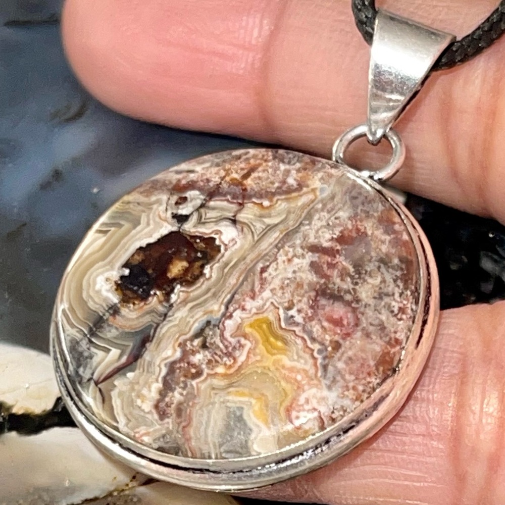 Small Mexican Crazy Lace Agate Pendant 1 1/2” - Picture 5 of 14
